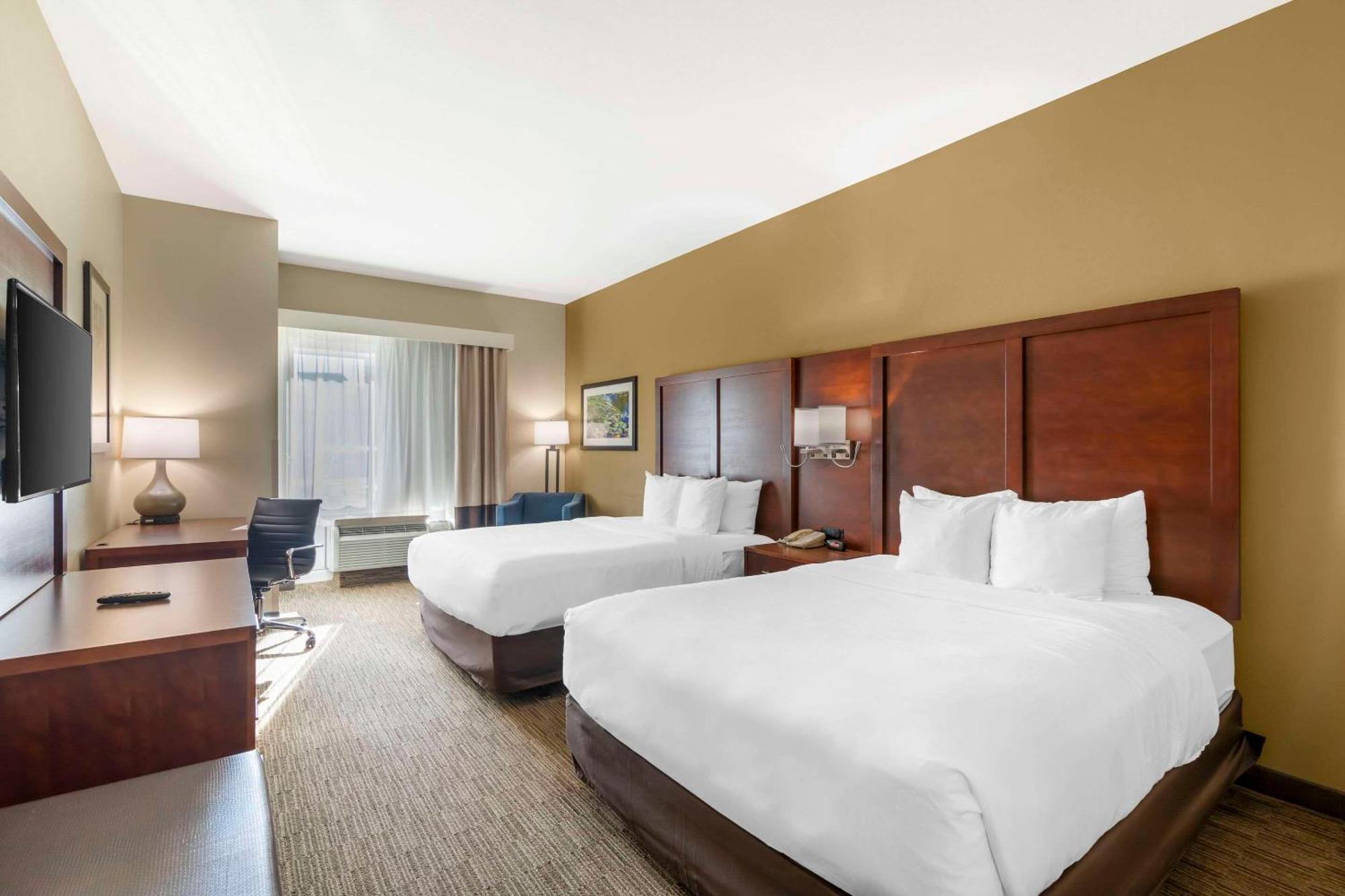 Comfort Inn & Suites Tifton Bagian luar foto