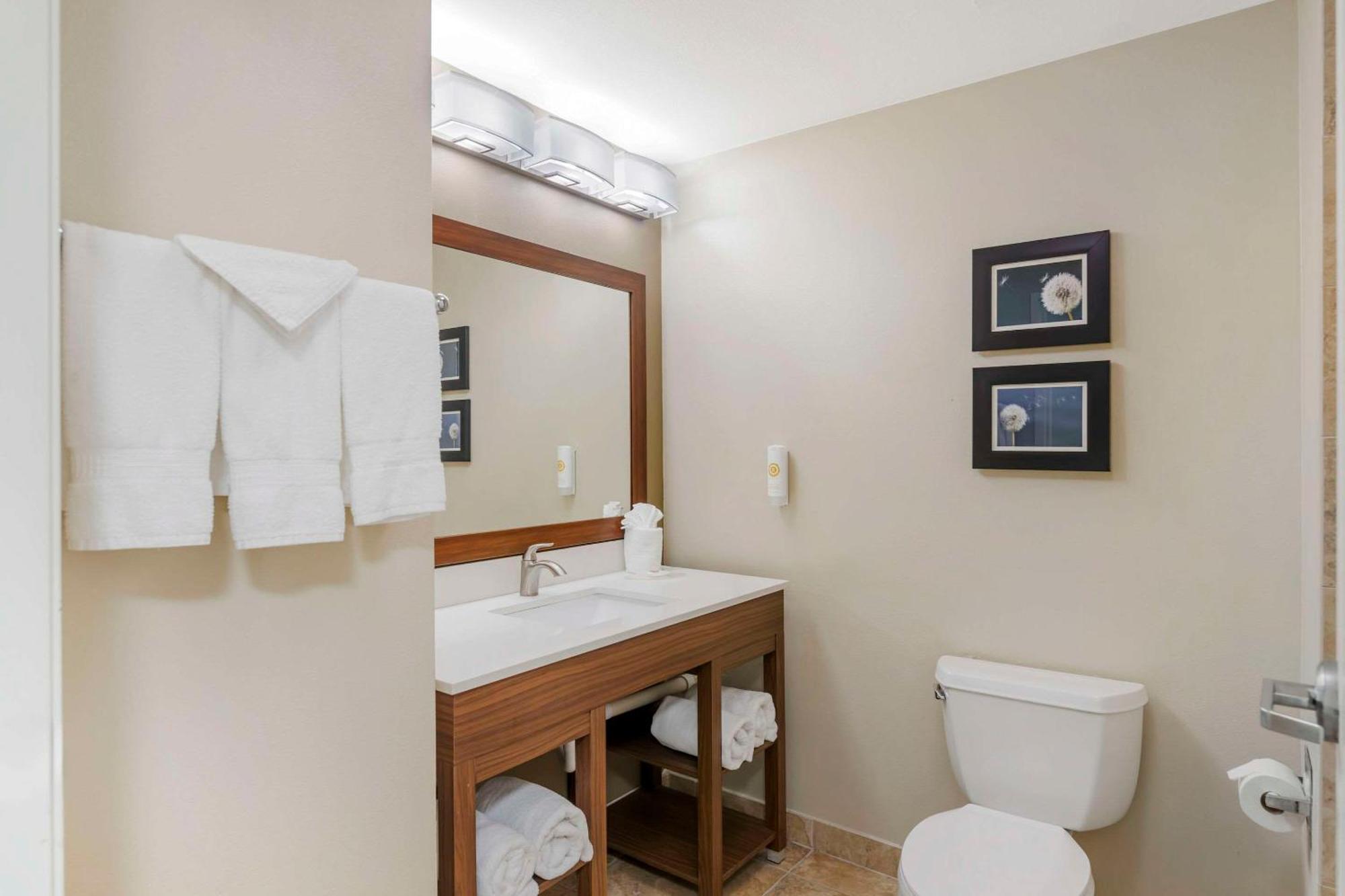 Comfort Inn & Suites Tifton Bagian luar foto