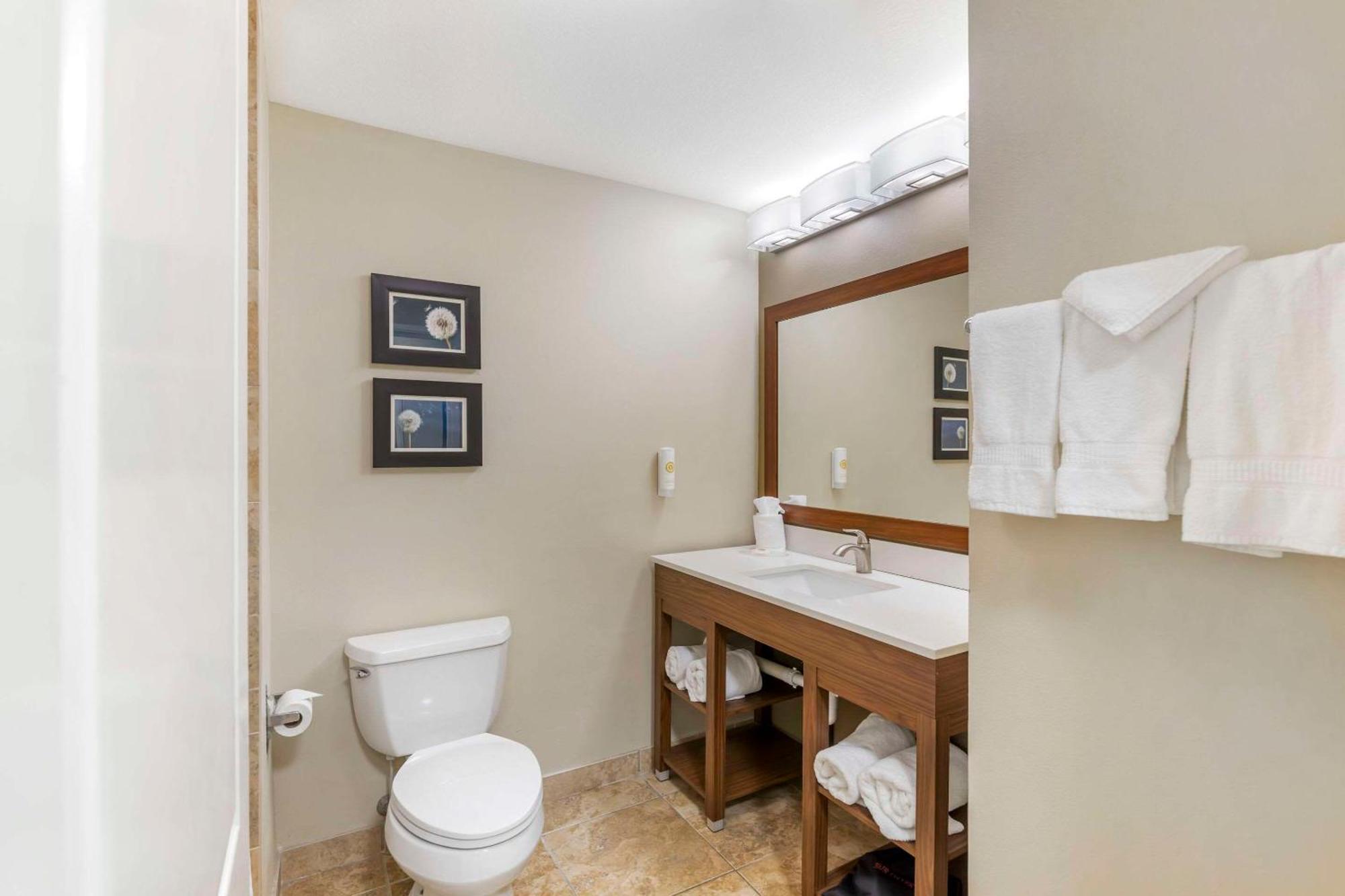 Comfort Inn & Suites Tifton Bagian luar foto