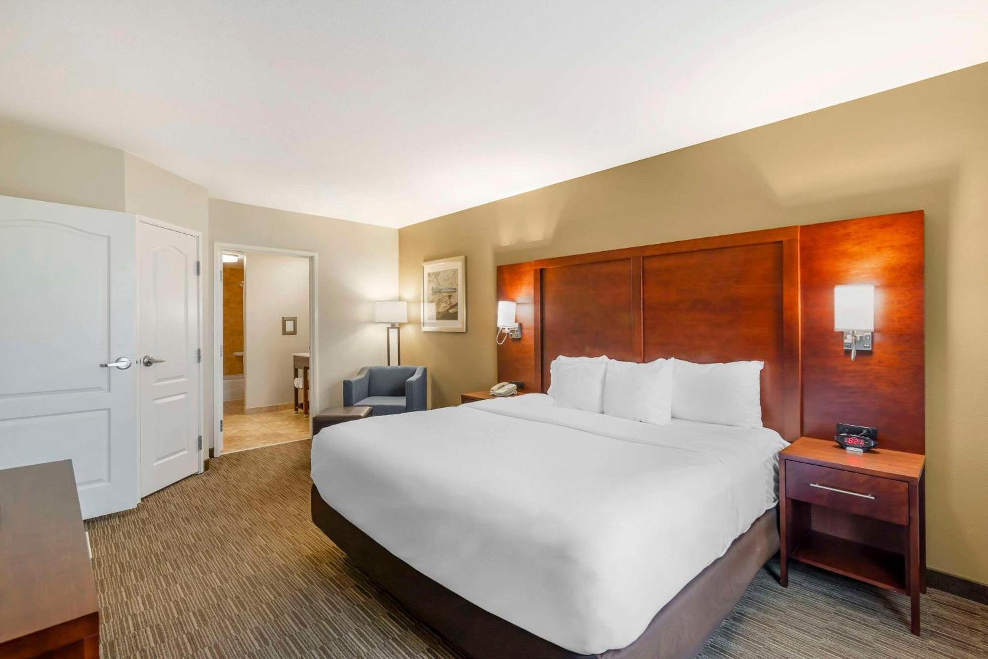 Comfort Inn & Suites Tifton Bagian luar foto