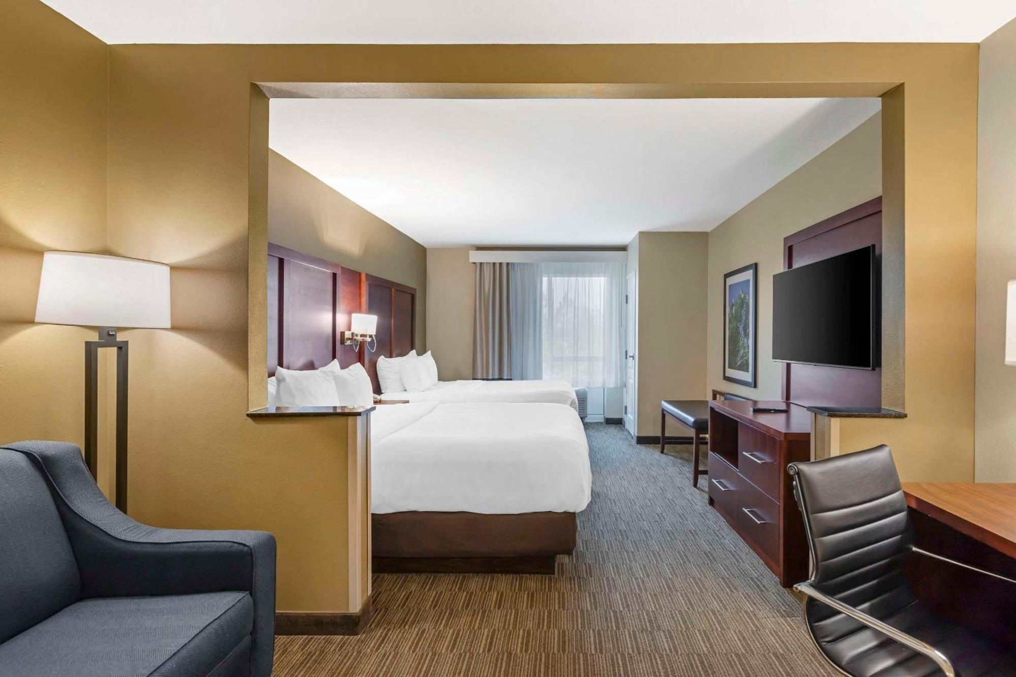 Comfort Inn & Suites Tifton Bagian luar foto