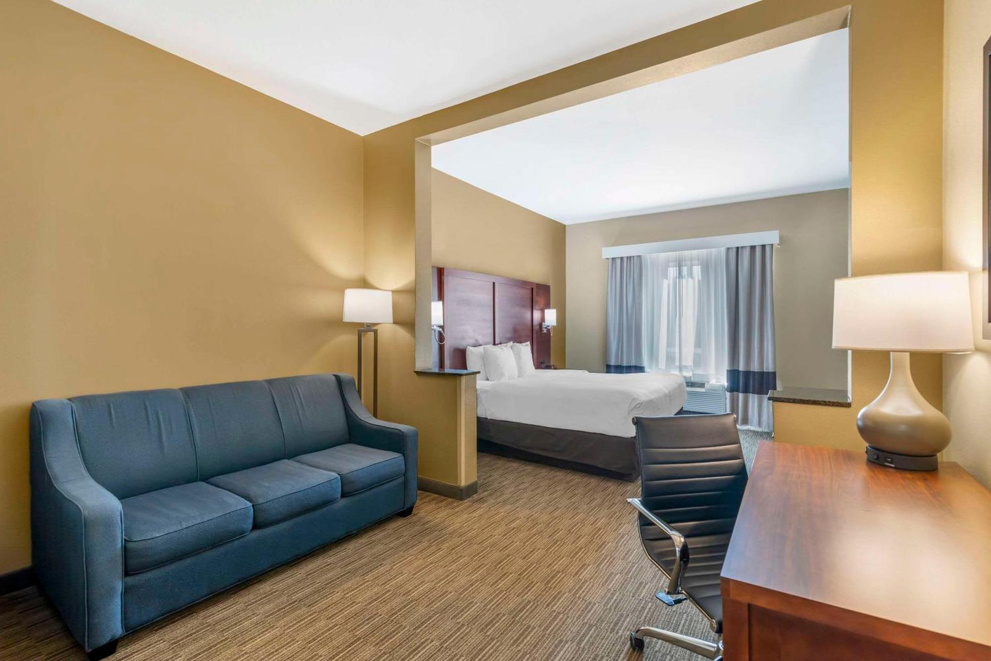 Comfort Inn & Suites Tifton Bagian luar foto