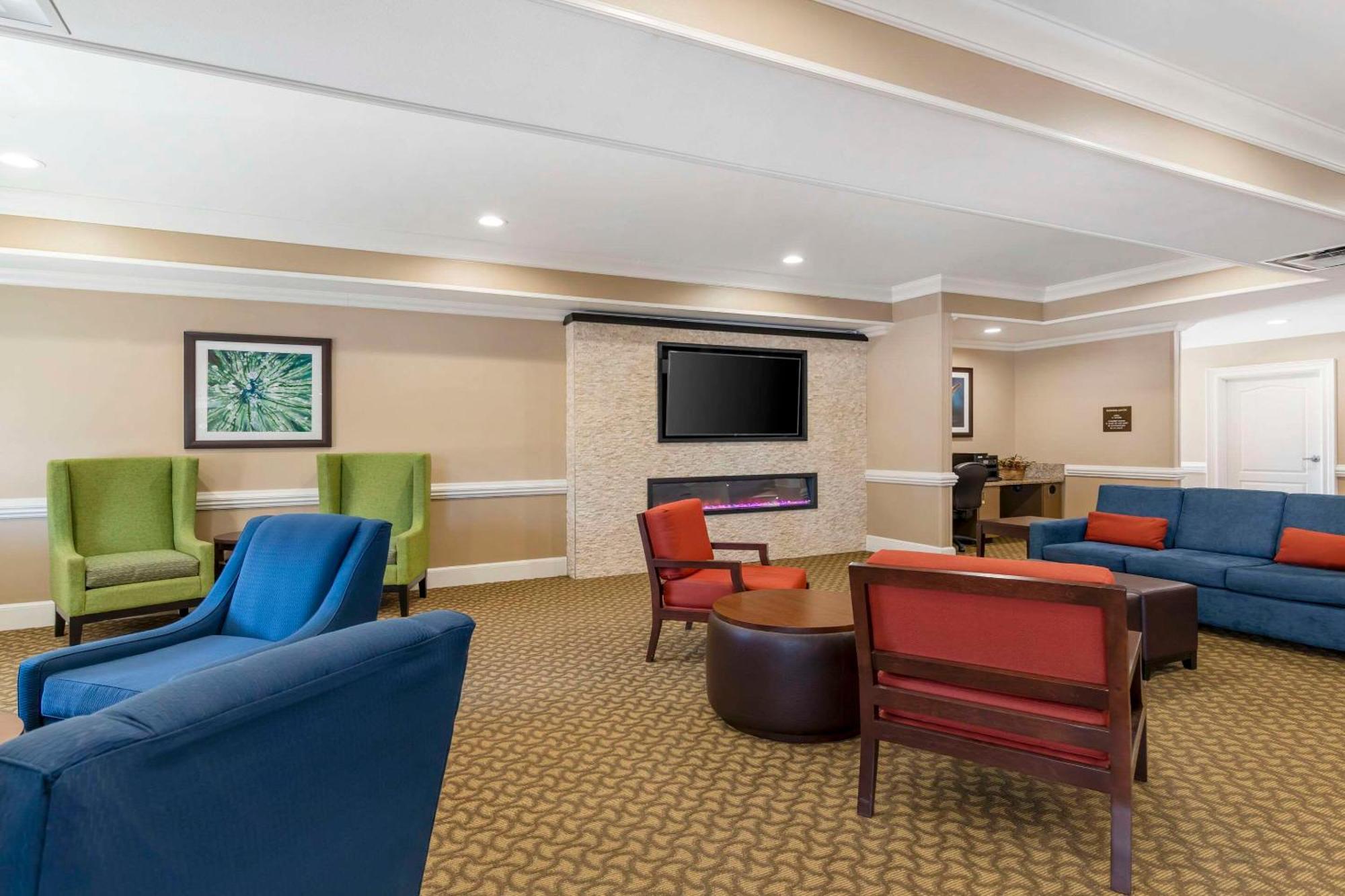 Comfort Inn & Suites Tifton Bagian luar foto